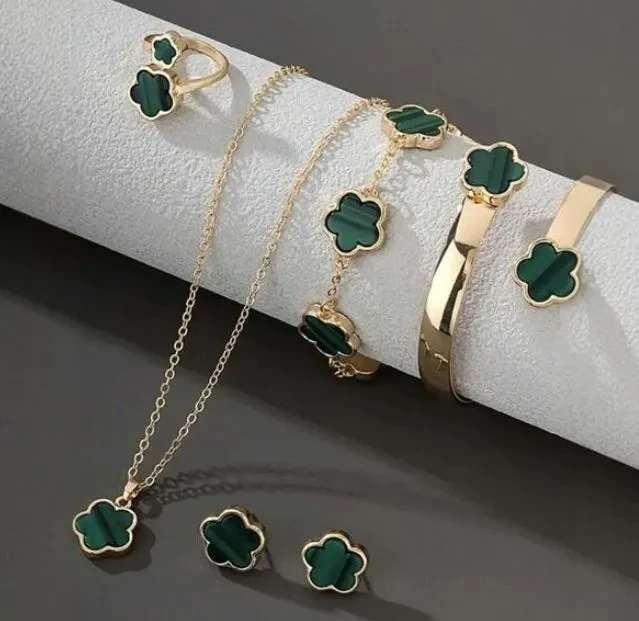 Bright Lucky Flower Jewelry Set – 5-Leaf Clover Bracelet, Necklace, Earrings & Ring